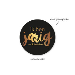 sticker jarig trakteer goudfolie zwart