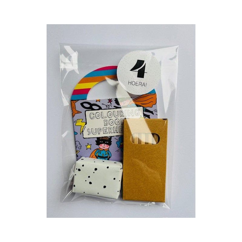 traktatie kleurboekje superheld